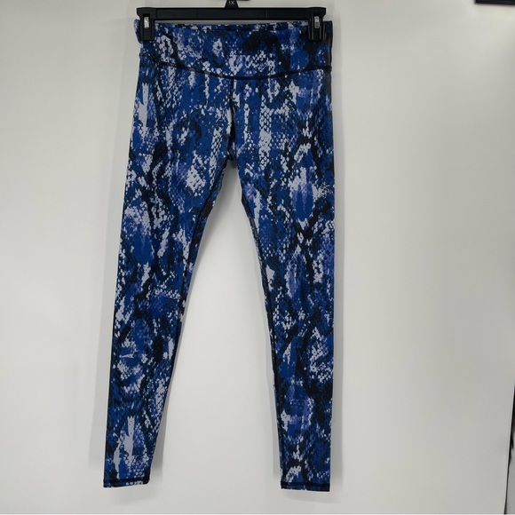 ALO Yoga Electric Blue Airbrush Snakeskin Python Print Leggings - Picture 9 of 10